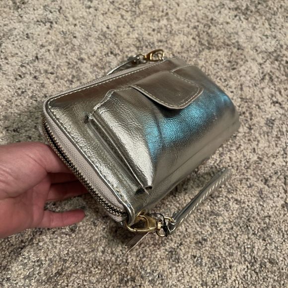 Ethel & Myrtle Silver Wristlet Crossbody Wallet NWT - Picture 7 of 7